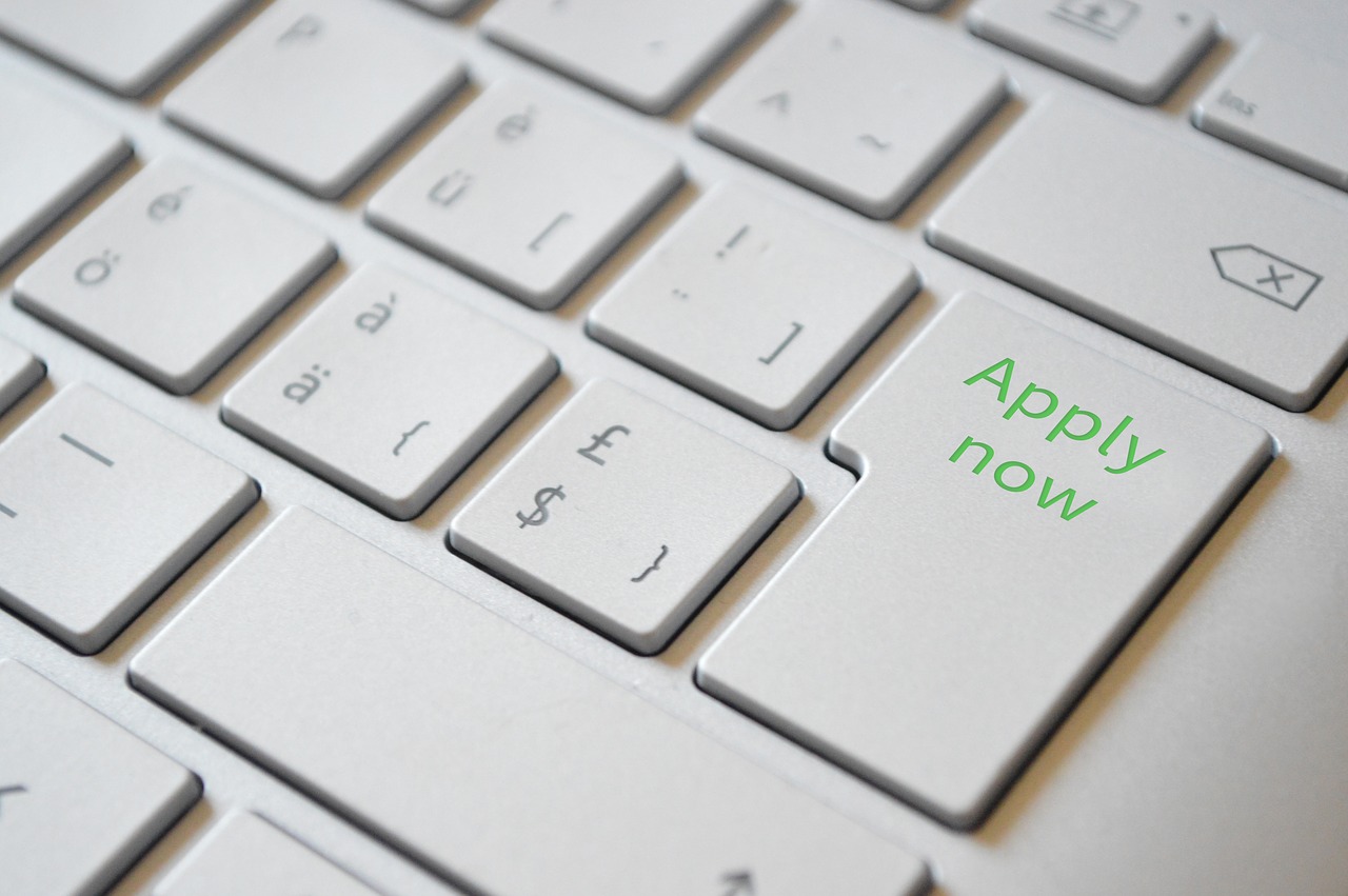Keyboard with the enter key text replaced by "Apply now"