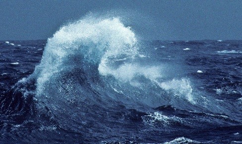 Photograph of crossing wave breaking observed by Veronique Sarano in the southern image