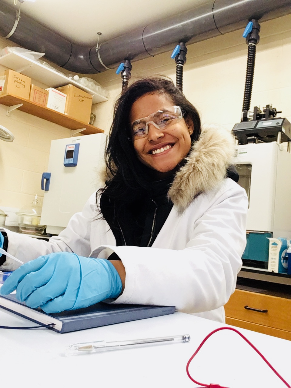 DPhil candidate Barbara Souza in a laboratory