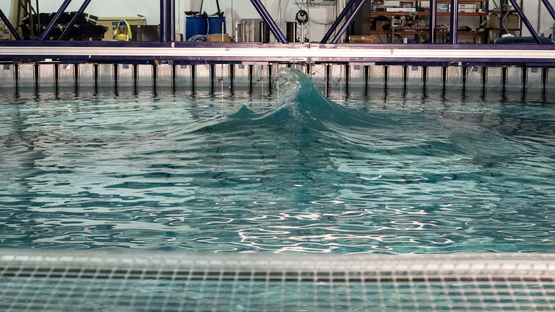 Freak wave being recreated in pool