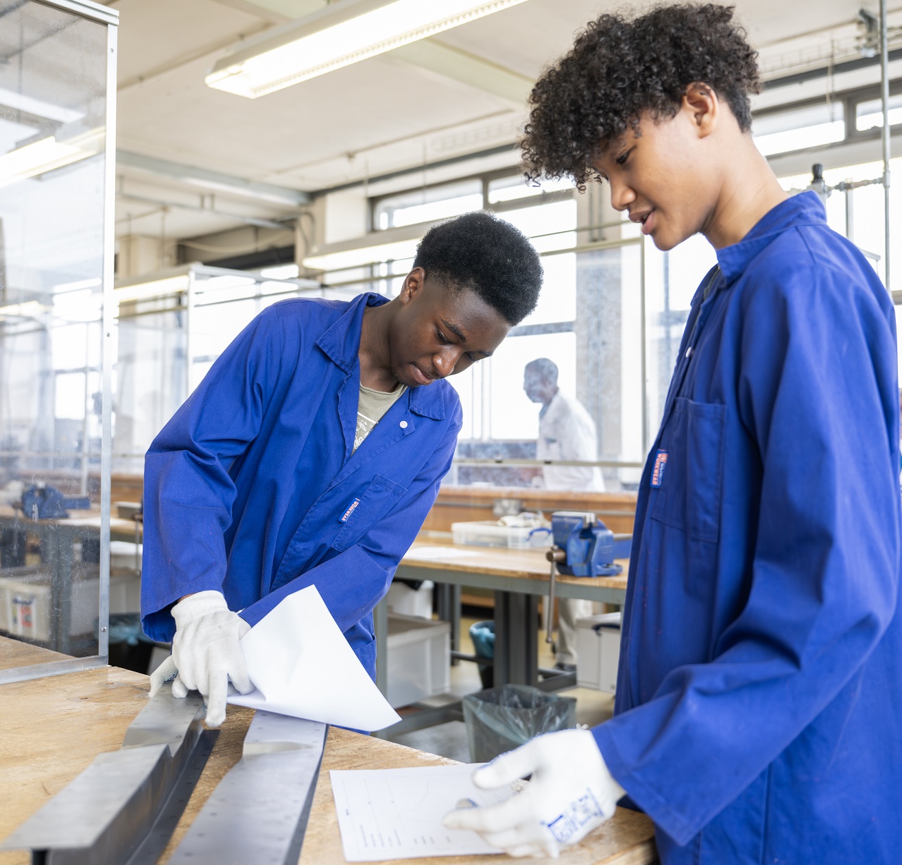 Participants of Access programme Uncover Engineering 2024 working in the Mechanical Lab