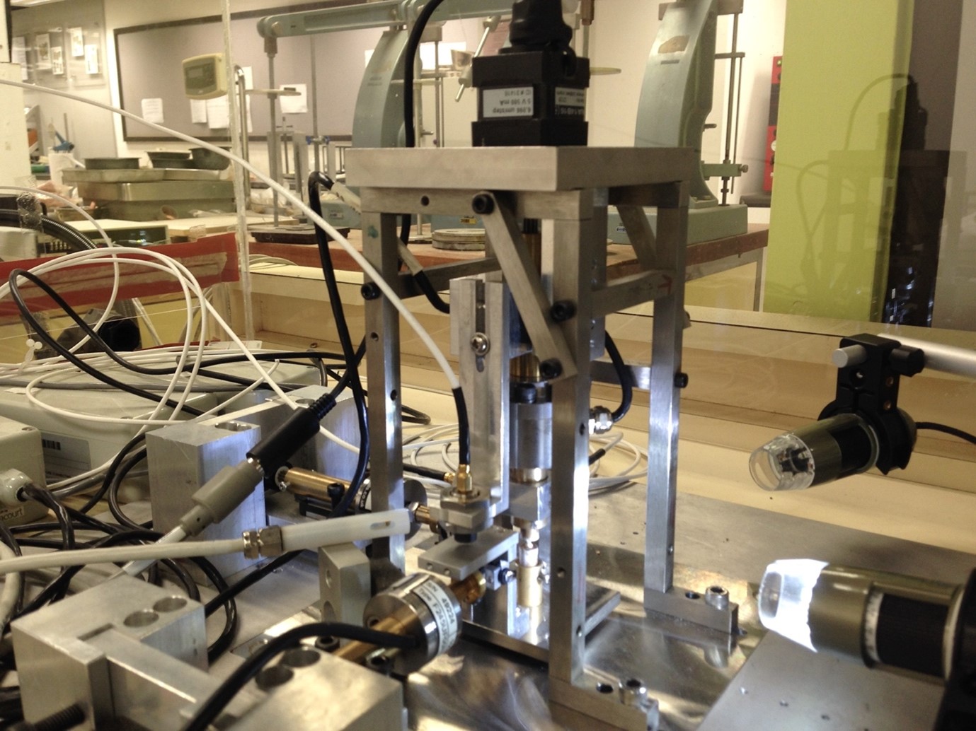 A full colour image an experimental rig used by Dr. Vincenzo Nardelli in their research.